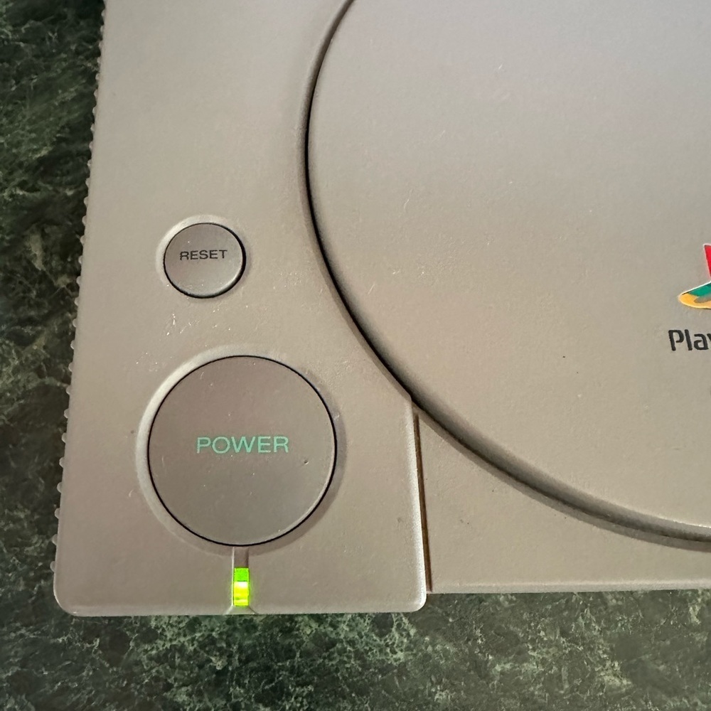 Play Station1 system 1998 SCPH-7501 - Picture 2 of 14